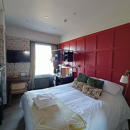 Rooms On The Prom Cheltenham Bagian luar foto