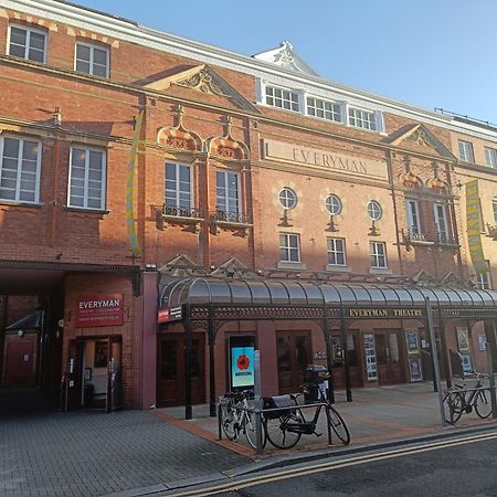Rooms On The Prom Cheltenham Bagian luar foto