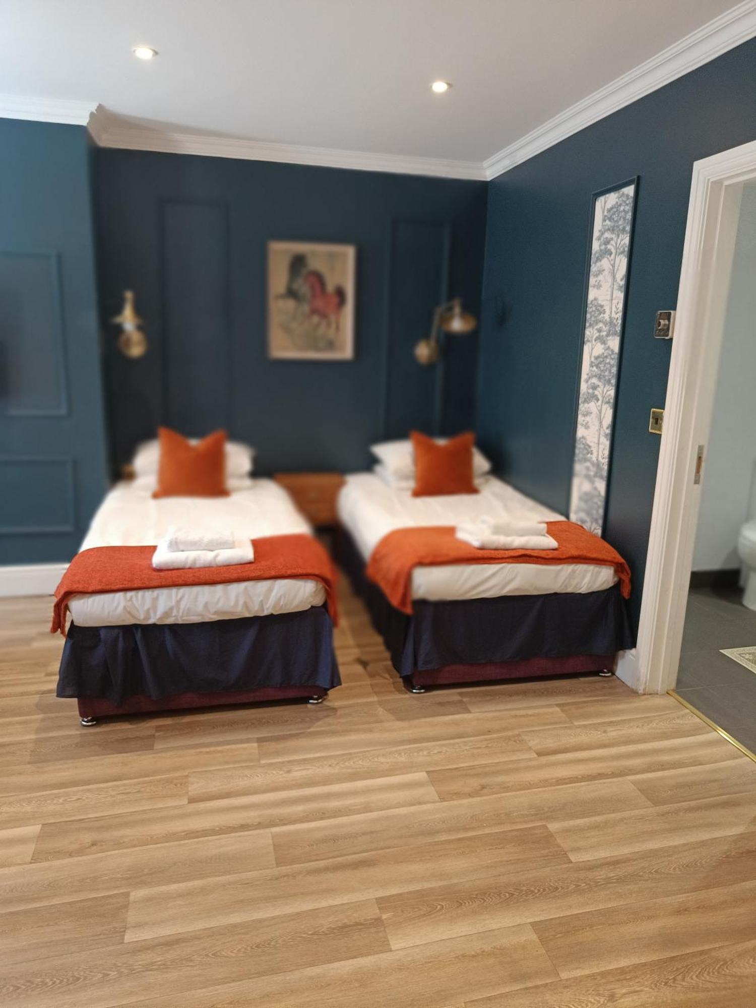 Rooms On The Prom Cheltenham Bagian luar foto