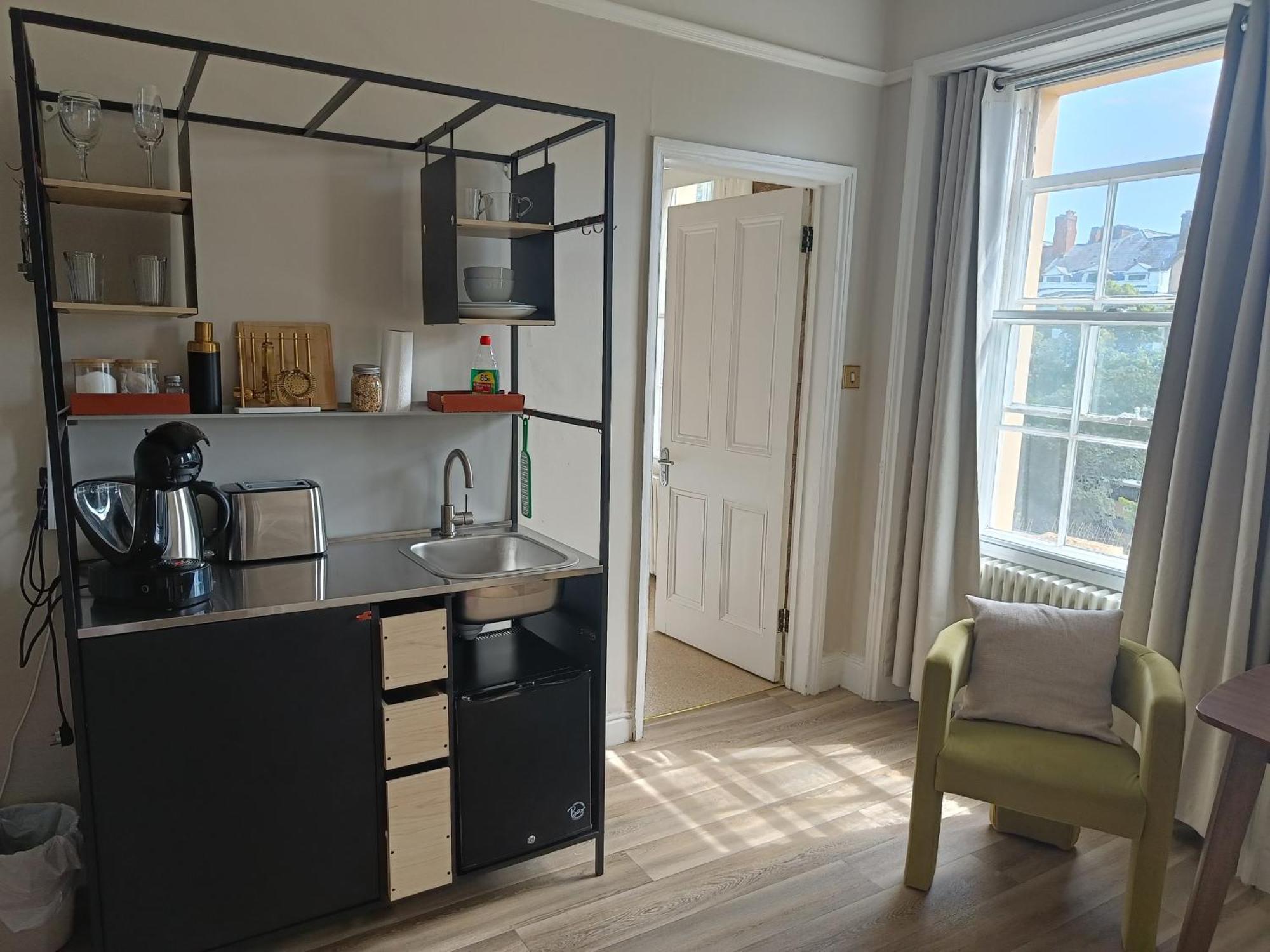Rooms On The Prom Cheltenham Bagian luar foto