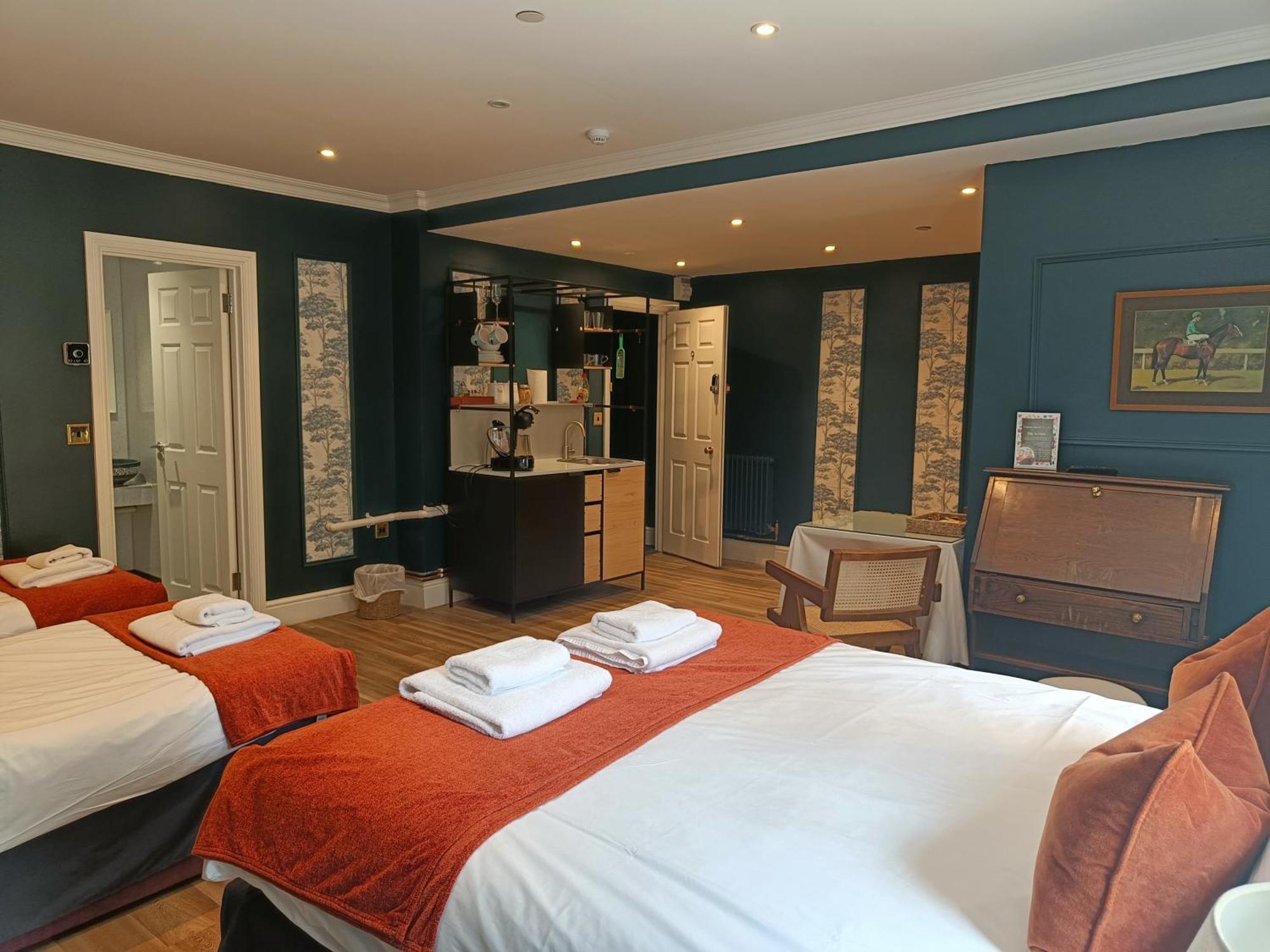 Rooms On The Prom Cheltenham Bagian luar foto