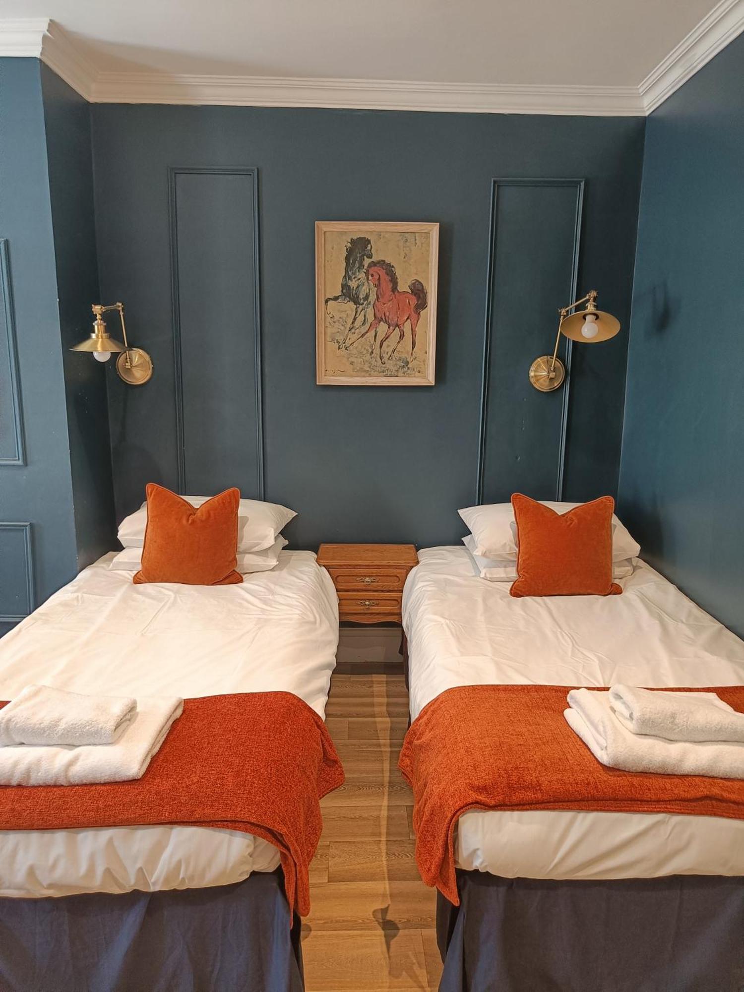 Rooms On The Prom Cheltenham Bagian luar foto