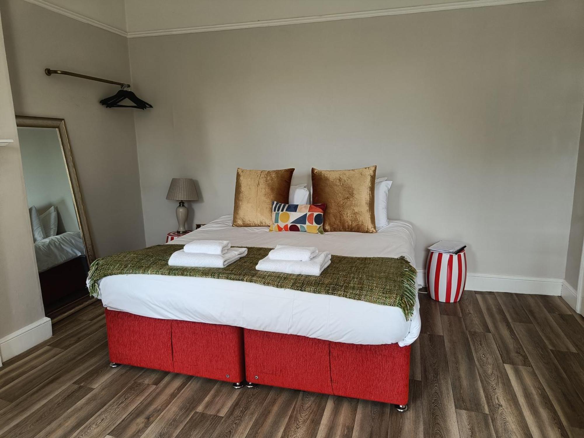 Rooms On The Prom Cheltenham Bagian luar foto