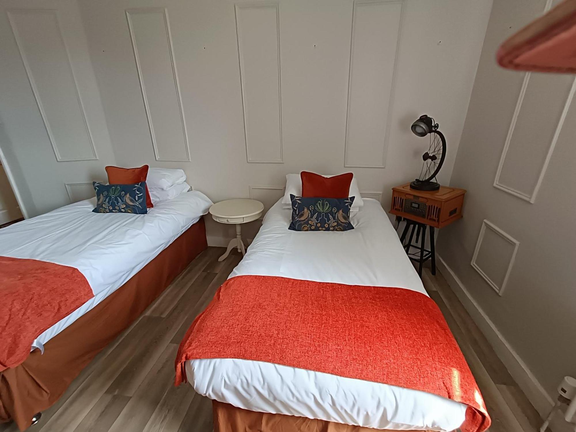 Rooms On The Prom Cheltenham Bagian luar foto