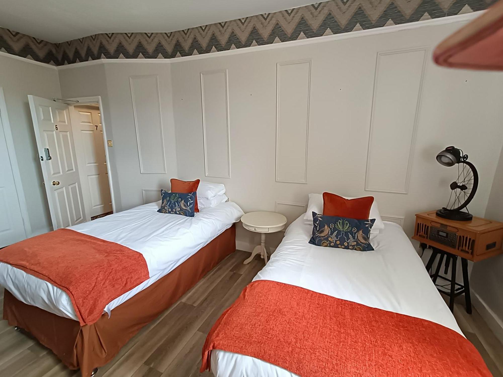 Rooms On The Prom Cheltenham Bagian luar foto