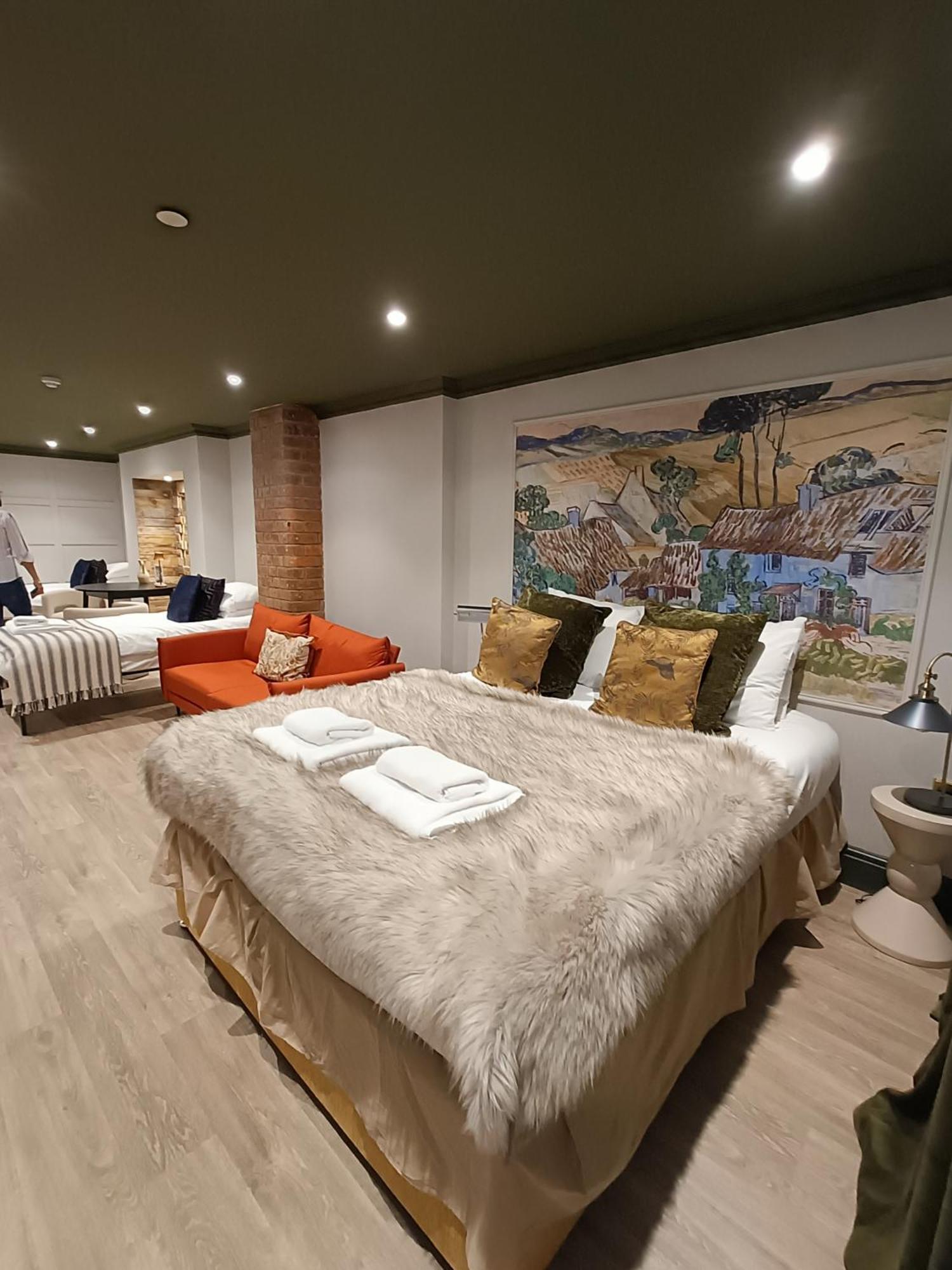 Rooms On The Prom Cheltenham Bagian luar foto
