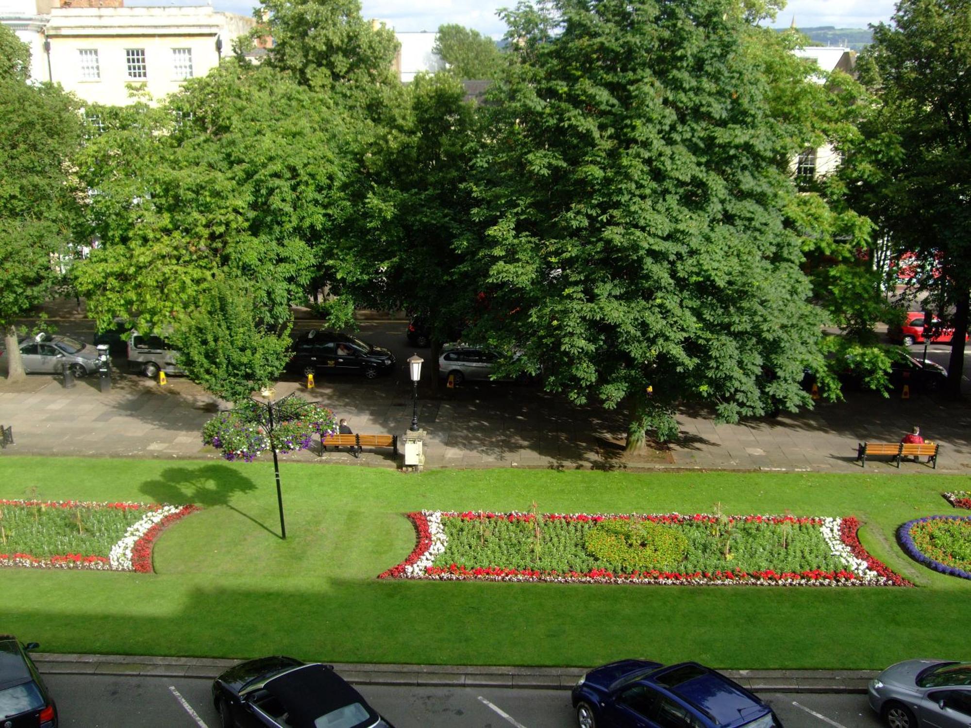 Rooms On The Prom Cheltenham Bagian luar foto
