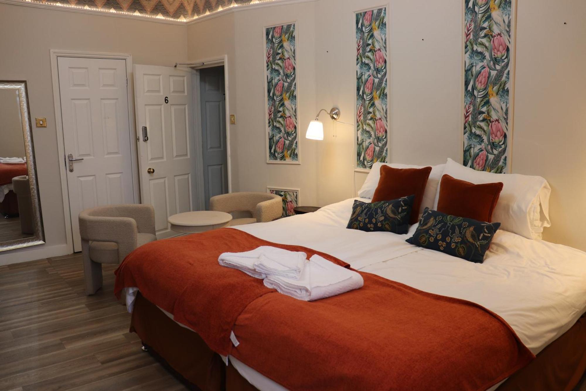 Rooms On The Prom Cheltenham Bagian luar foto