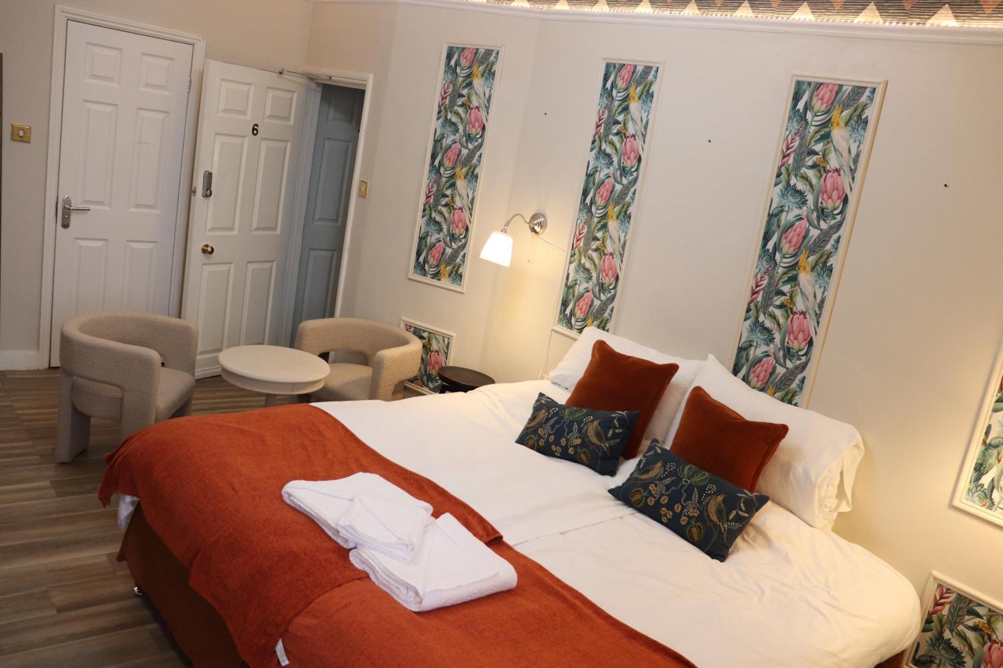 Rooms On The Prom Cheltenham Bagian luar foto