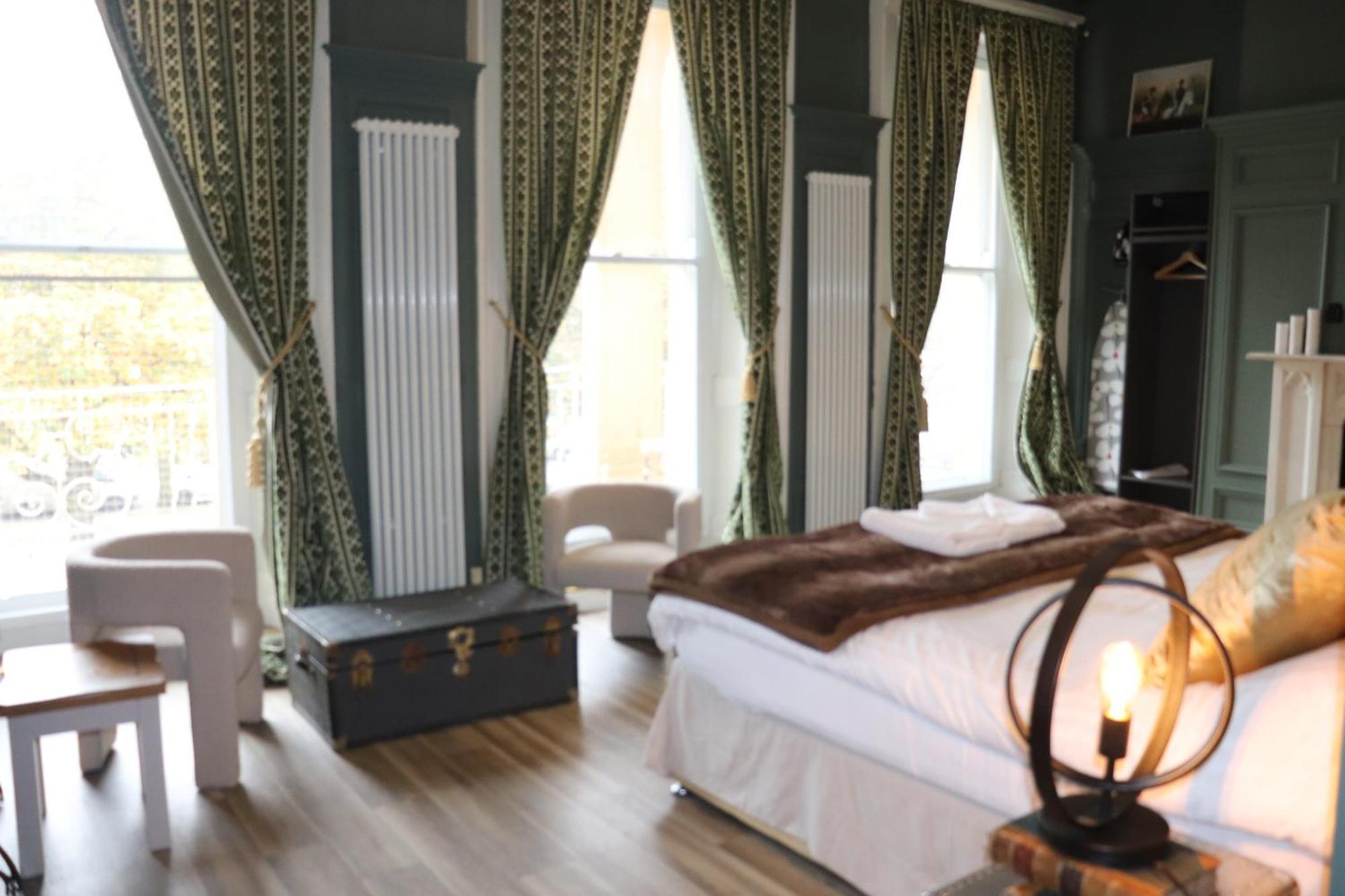 Rooms On The Prom Cheltenham Bagian luar foto