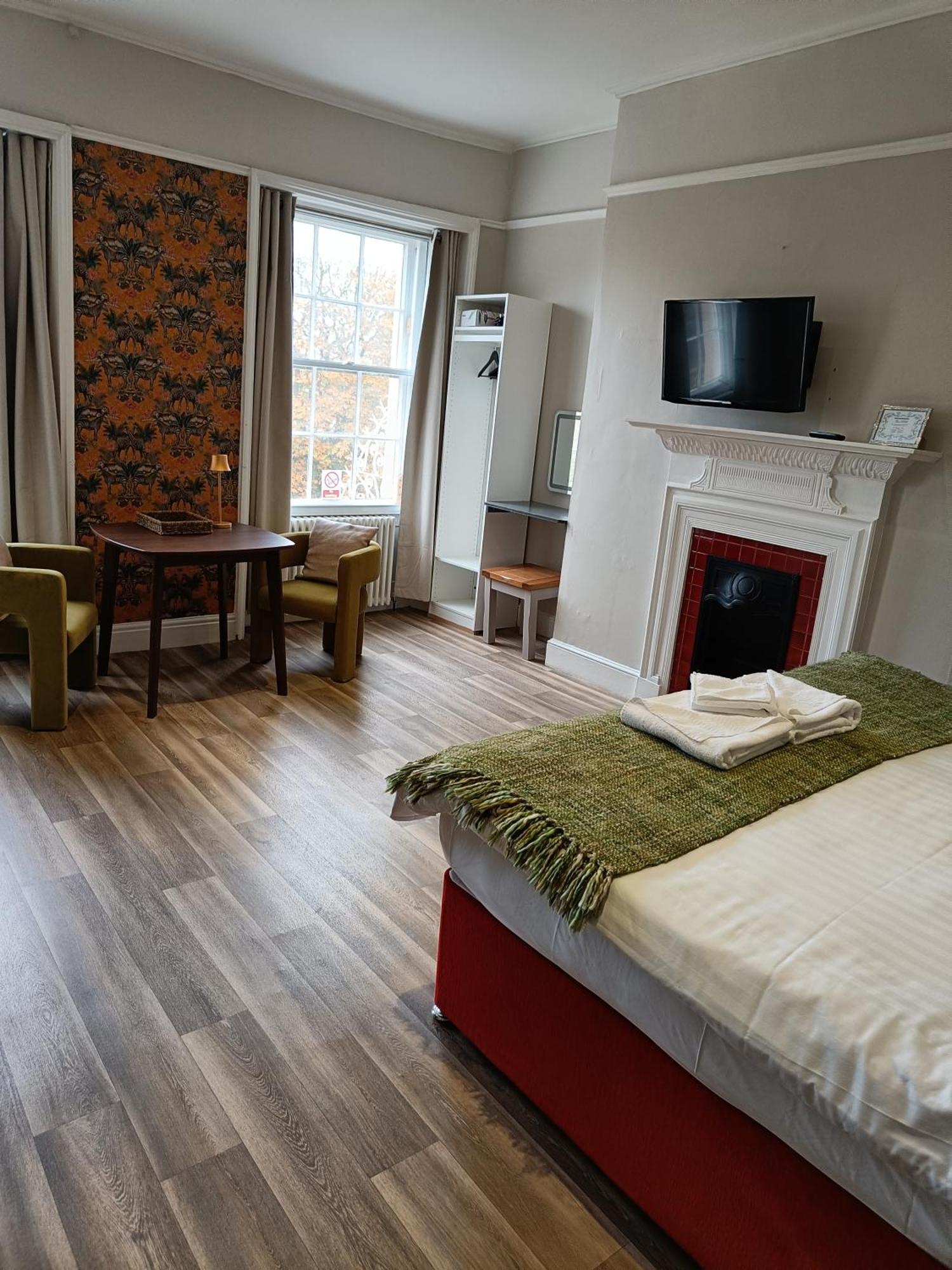 Rooms On The Prom Cheltenham Bagian luar foto
