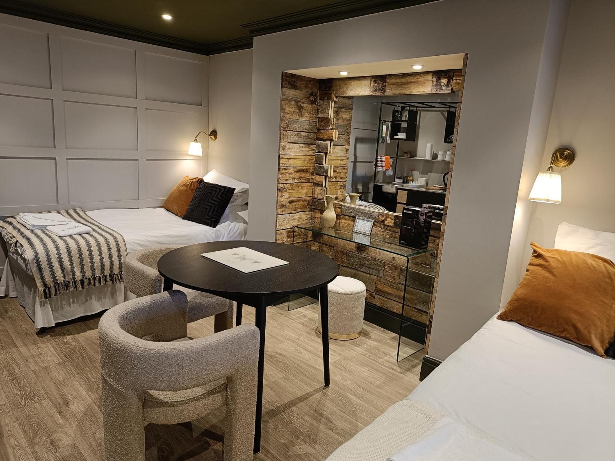 Rooms On The Prom Cheltenham Bagian luar foto