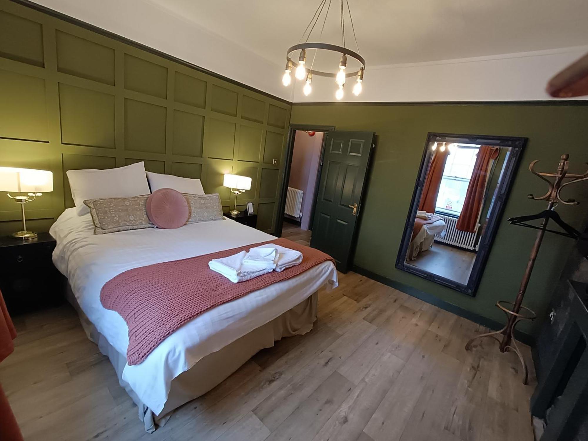 Rooms On The Prom Cheltenham Bagian luar foto